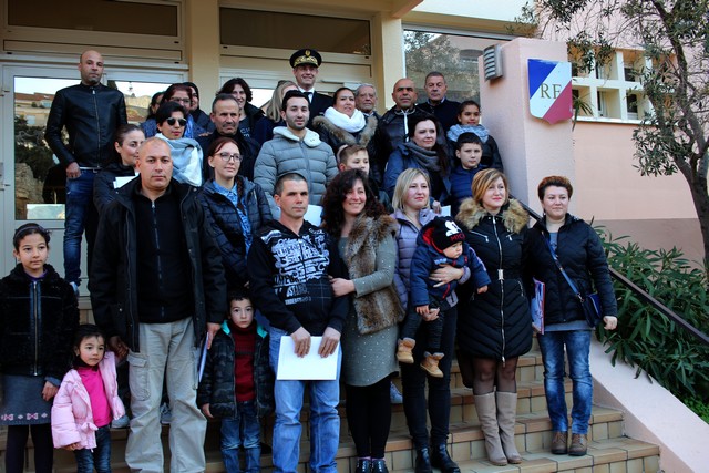 Cérémonie de remise de décrets de naturalisation à la sous-préfecture de Calvi