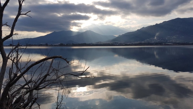 La photo du jour :  La quiétude de l'étang de Chjurlinu