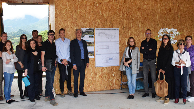 Centre communautaire social et culturel de Peri : Visite de la construction à mi-parcours 