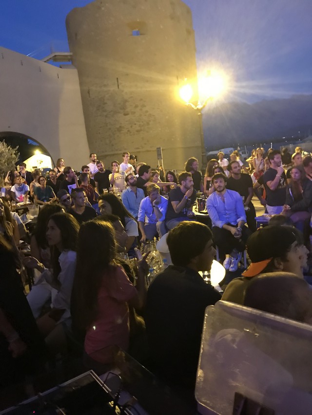 Foule sur le port de Calvi pour assister à la victoire des "Bleus"