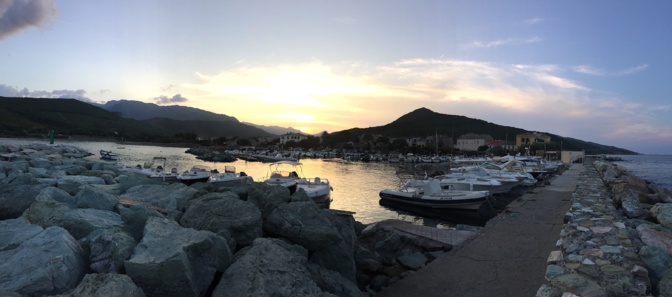 La photo du jour : Lorsque le soir descend sur le port de Santa Severa