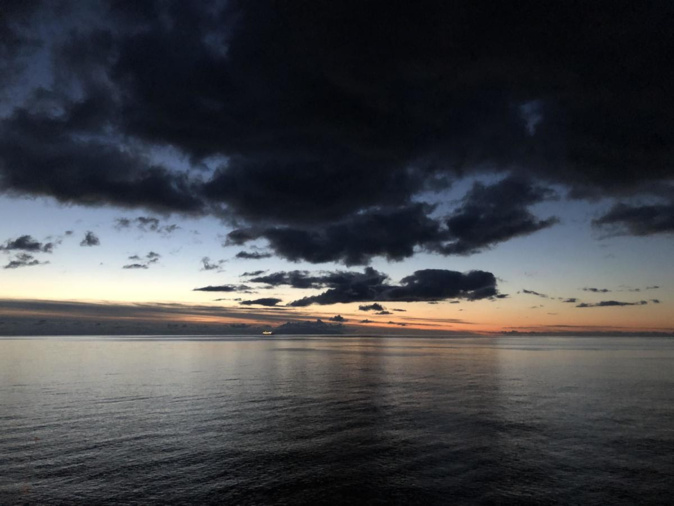 La photo du jour : ciel d'orage entre le Cap Corse et l'Ile d'Elbe