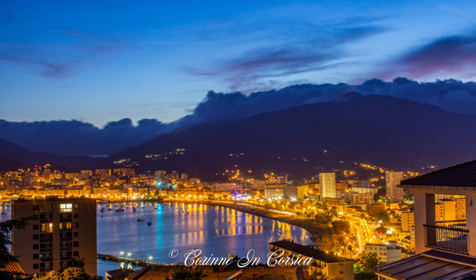 La photo du jour : Ajaccio la nuit