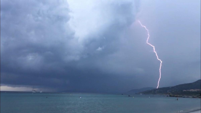 Une perturbation orageuse va interesser la Corse à partir de cette nuit (mercredi à jeudi)