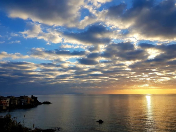 Lever de soleil sur Erbalonga (Marité Valery)