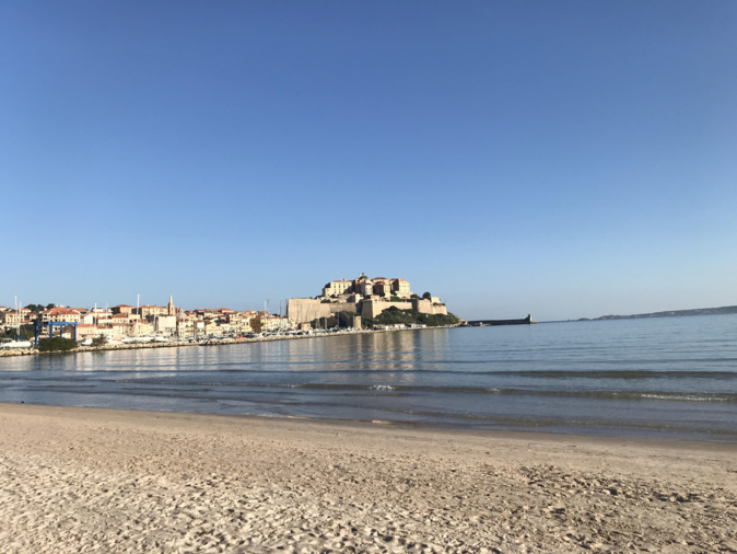 Calvi tout en bleu (Bernard Lorriaux)