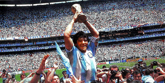 Décès du footballeur argentin Diego Armando Maradona