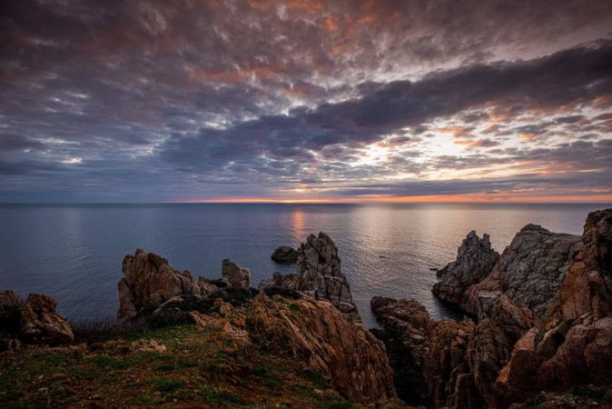 Coucher de soleil à la pointe du Puntiglione à Cargèse (Jean-Claude Camu)