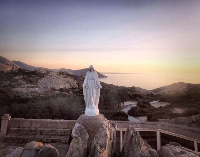 La photo du jour : coucher du soleil sur Notre-Dame de la Serra