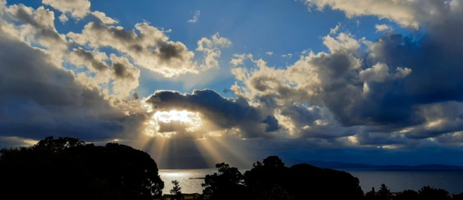 Ciel tourmenté sur le golfe dAjaccio (Photo : Pascal Le Dervouët)