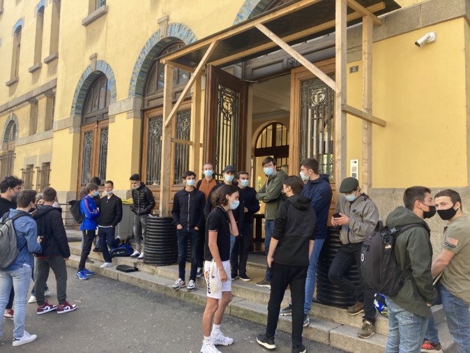 Les lycéens du Fesch sont inquiets pour les épreuves du baccalauréat. Photo : Julia Sereni