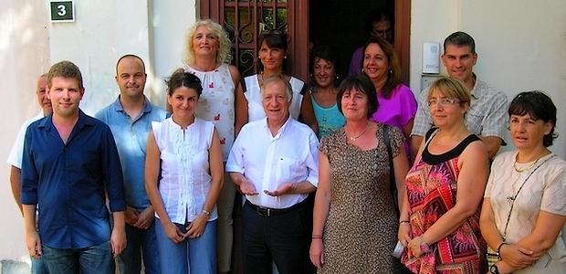 Le personnel de la ville d'Ajaccio titulaire du certificat en langue corse réuni autour de Simon Renucci, lors de la cérémonie d'attribution qui a eu lieu jeudi après-midi à Ajaccio. (Photo : Yannis-Christophe Garcia)