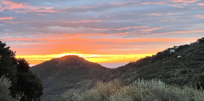 Le soleil se lève sur la vallée de Lota (CNI)