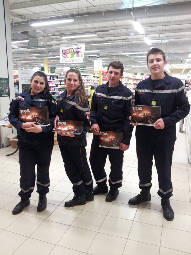 Calvi : Les jeunes pompiers ont vendu leur calendrier dans les grandes surfaces