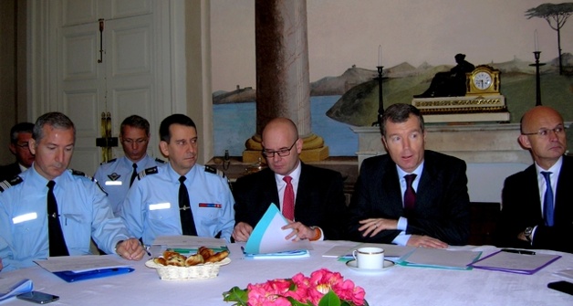 Le préfet de Corse Christophe Mirmand entouré des représentants des divers services de la sécurité, a présenté le bilan de l'activité des services, mardi matin en préfecture. (Photo : Yannis-Christophe Garcia)