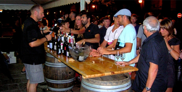 Découvertes des divers crus, conseils mais également échanges avec les vignerons autour de leur savoir-faire, étaient au programme de cette belle soirée consacrée au vignoble Ajaccien. (Photo : Yannis-Christophe Garcia)