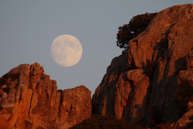 Calvi : Quand le soleil a rendez-vous avec la… lune à Notre-Dame de la Serra