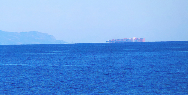 Un drôle de navire au Sud de l'île de Capraia !