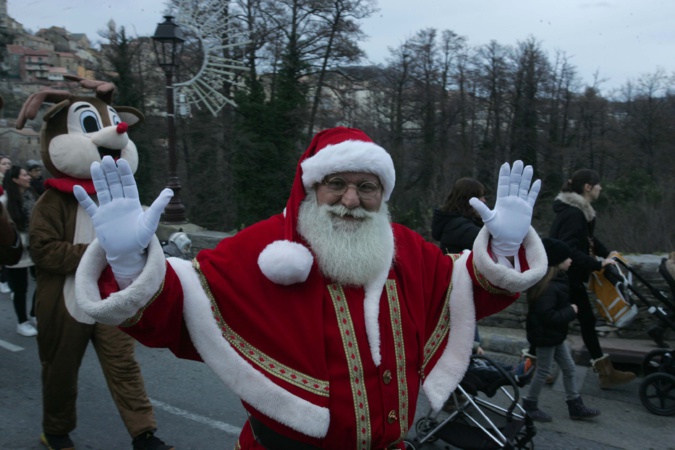 A Corte, la parade de Noël a enchanté la ville