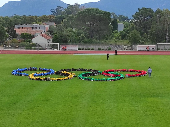 JO 2024 : Les enfants fêtent le passage de la flamme olympique à Porto Vecchio