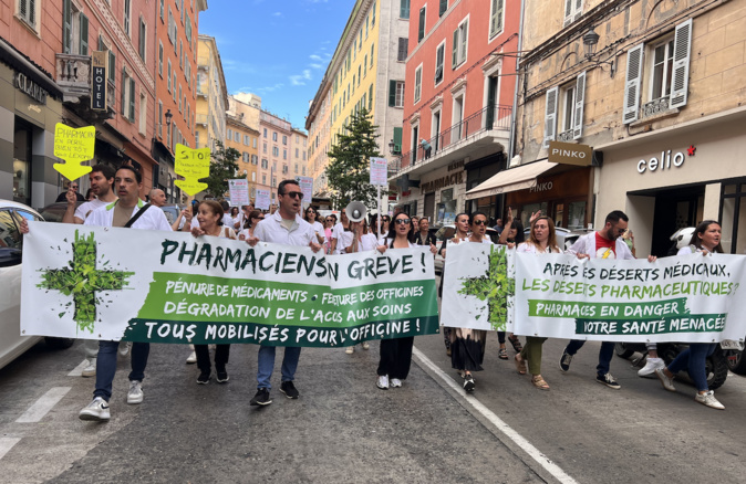 Plus de 200 pharmaciens suer le Bd Paoli