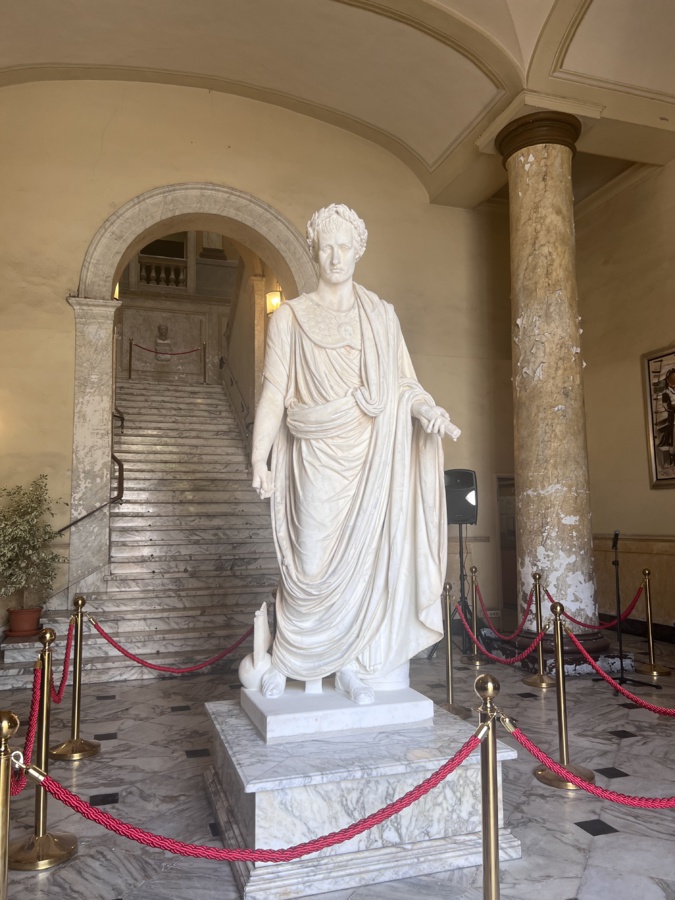 Ajaccio : Un nouvel emplacement pour la statue, rénovée, de Napoléon en habits de 1er Consul 