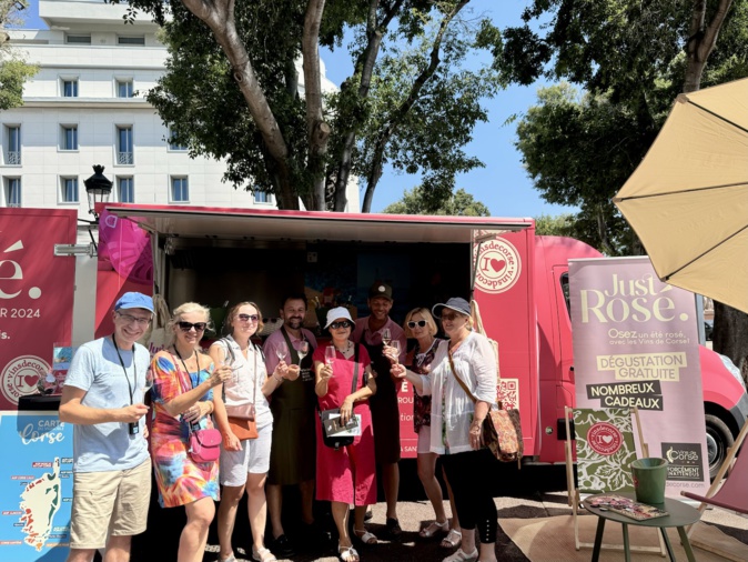 Le "Rosé truck" sera sur les routes de Corse jusqu'au 21 août 2024.