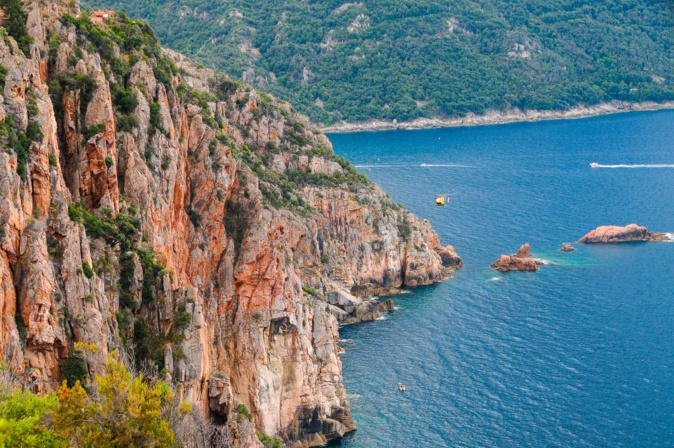 Serriera : une voiture fait une chute de plusieurs dizaines de mètres dans les Calanche. Un mort