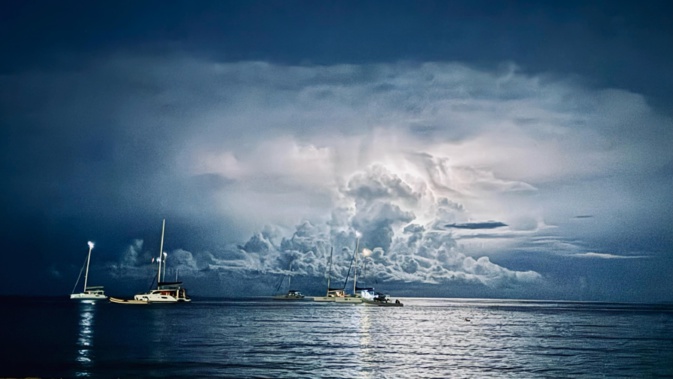 La photo du jour : quand l'orage gronde au large de Favone