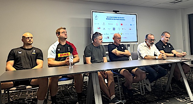 Les représentants des Harlequins et Montpellier avec Jean-Simon Savelli : au service du rugby corse.