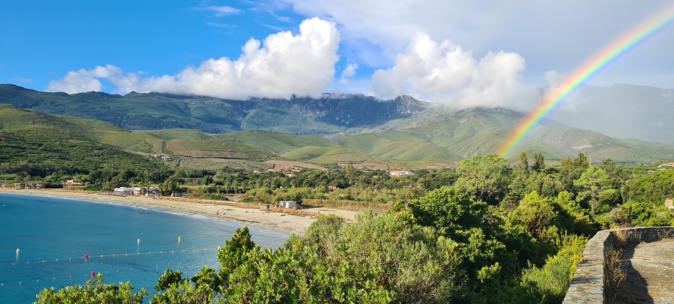 EN IMAGES - Corse : l'île aux arcs-en-ciel