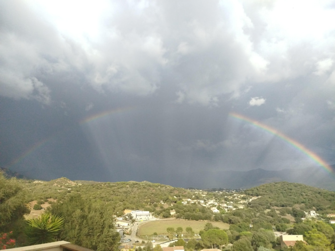 EN IMAGES - Corse : l'île aux arcs-en-ciel