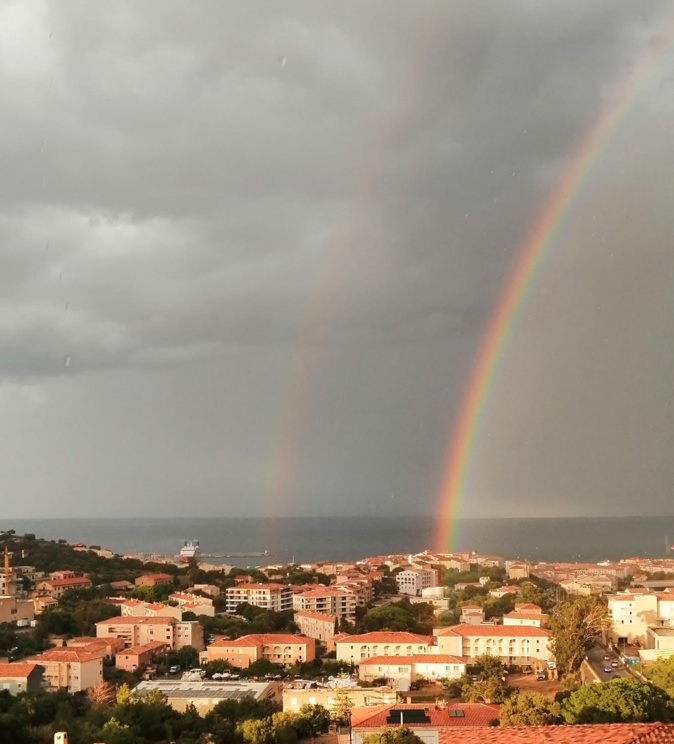 EN IMAGES - Corse : l'île aux arcs-en-ciel