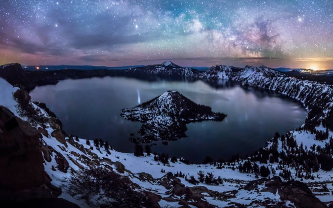 Crater Lake la nuit (LuvThat.com)