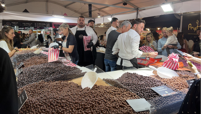 Au salon, ce sont surtout le chocolat et les délices de Corse, et d'ailleurs, qui font recette