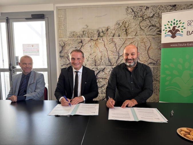 La signature de la convention pluriannuelle entre État et CCIRB a eu lieu ce jeudi matin dans les locaux de l’interco, en présence du préfet de Haute Corse, du président de la com com et tous les partenaires du territoire.