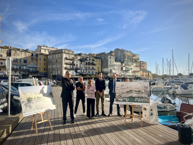 Le maire de Bastia et les architectes d'ADP Architectes lors d'une conférence de presse sur le Vieux-Port de Bastia - Le lundi 14 octobre 2024.