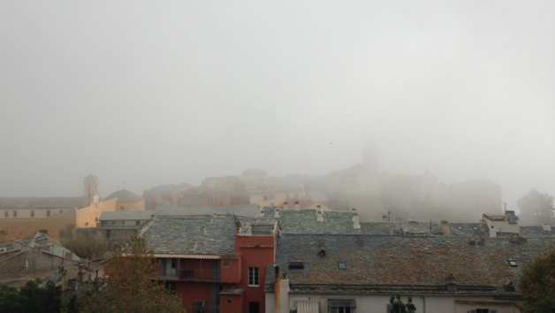 Le Cap Corse et la région bastiaise dans la brume