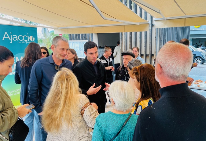 Les responsables d'Ajaccio Le Mouvement sont allés à la rencontre des habitants du quartier des Salines à Ajaccio.