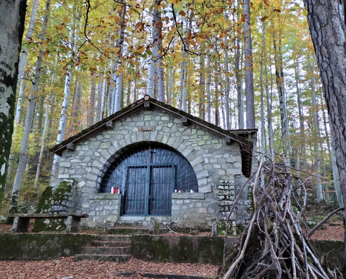 La photo du jour :  La chapelle de Vizzavona sous les couleurs de l'automne