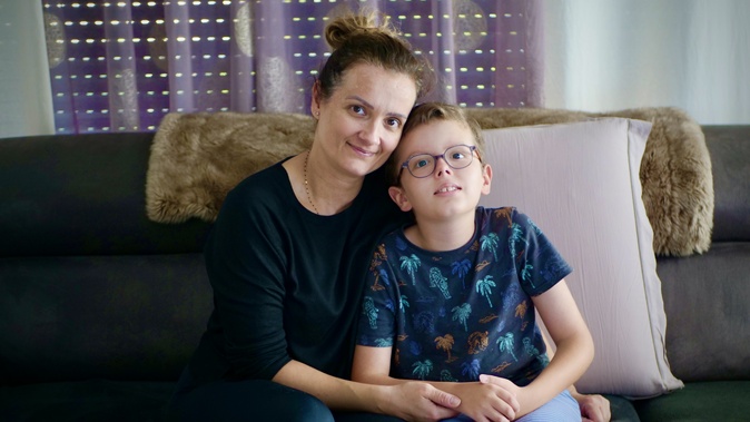 Enzo, 10 ans, et sa maman Martha - le mercredi 13 novembre 2024.