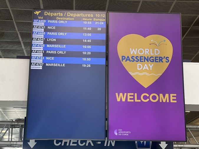 Affiche pour la Journée Mondiale du Passager Aérien à l'aéroport de Bastia-Poretta.