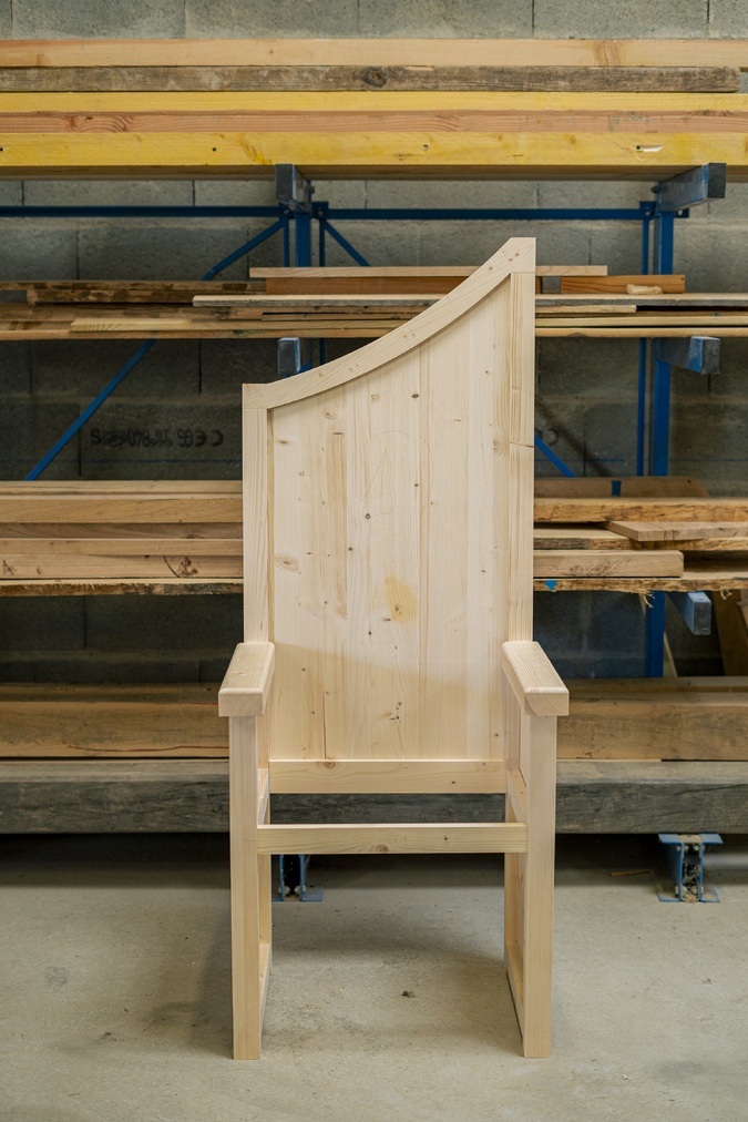 Un des fauteuils en cours de fabrication