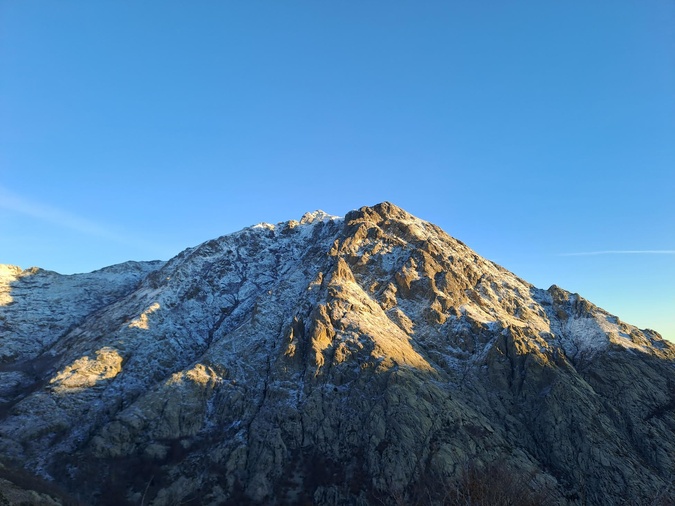 Le Monte d'Oru blanchi par la neige (Yann Guedon)