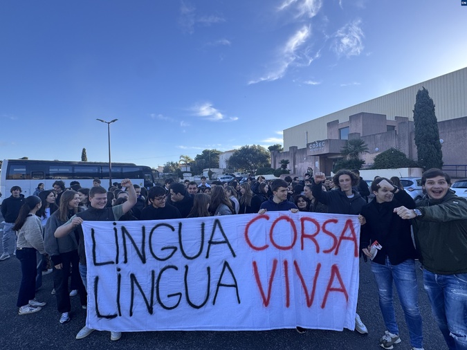 Lisula : les lycéens de Balagne se mobilisent pacifiquement pour la langue corse