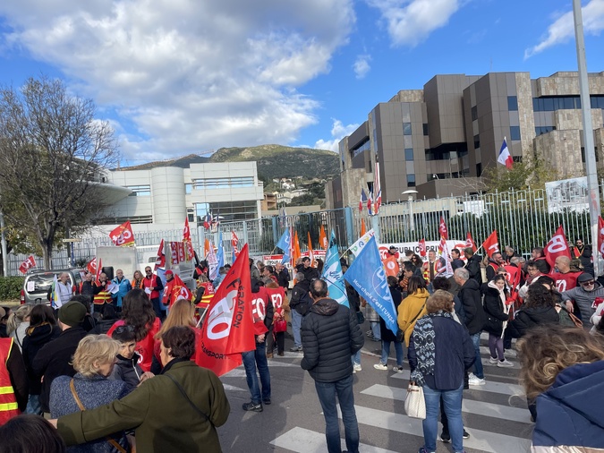 plus de 400 manifestants dans les rues à Bastia.