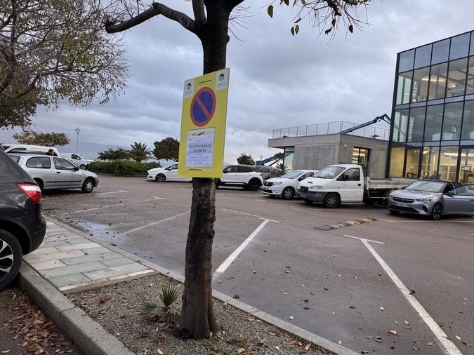 Place Miot, le stationnement est déjà interdit depuis ce lundi matin