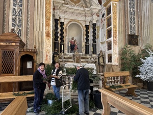 À la cathédrale d'Ajaccio, les petites mains s’activent pour préparer la visite du Pape