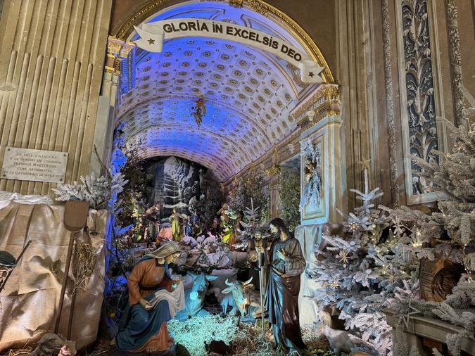 À la cathédrale d'Ajaccio, les petites mains s’activent pour préparer la visite du Pape