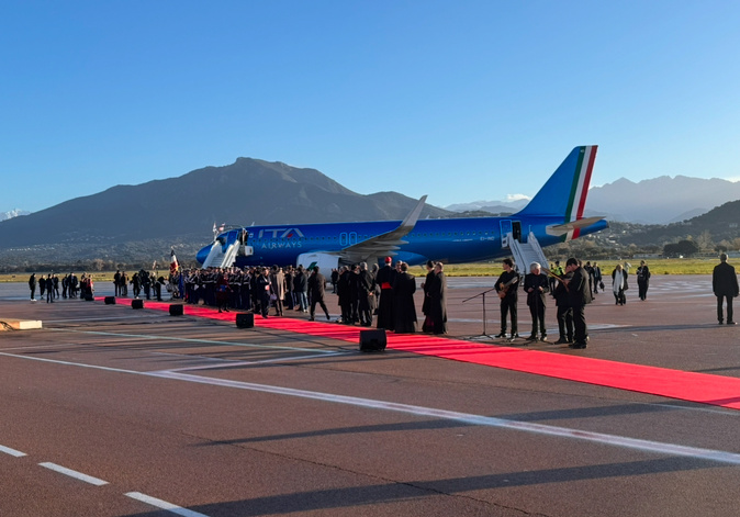 Le Pape François foule enfin le sol corse